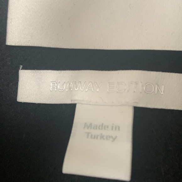 Woman’s coat - Picture 6 of 8